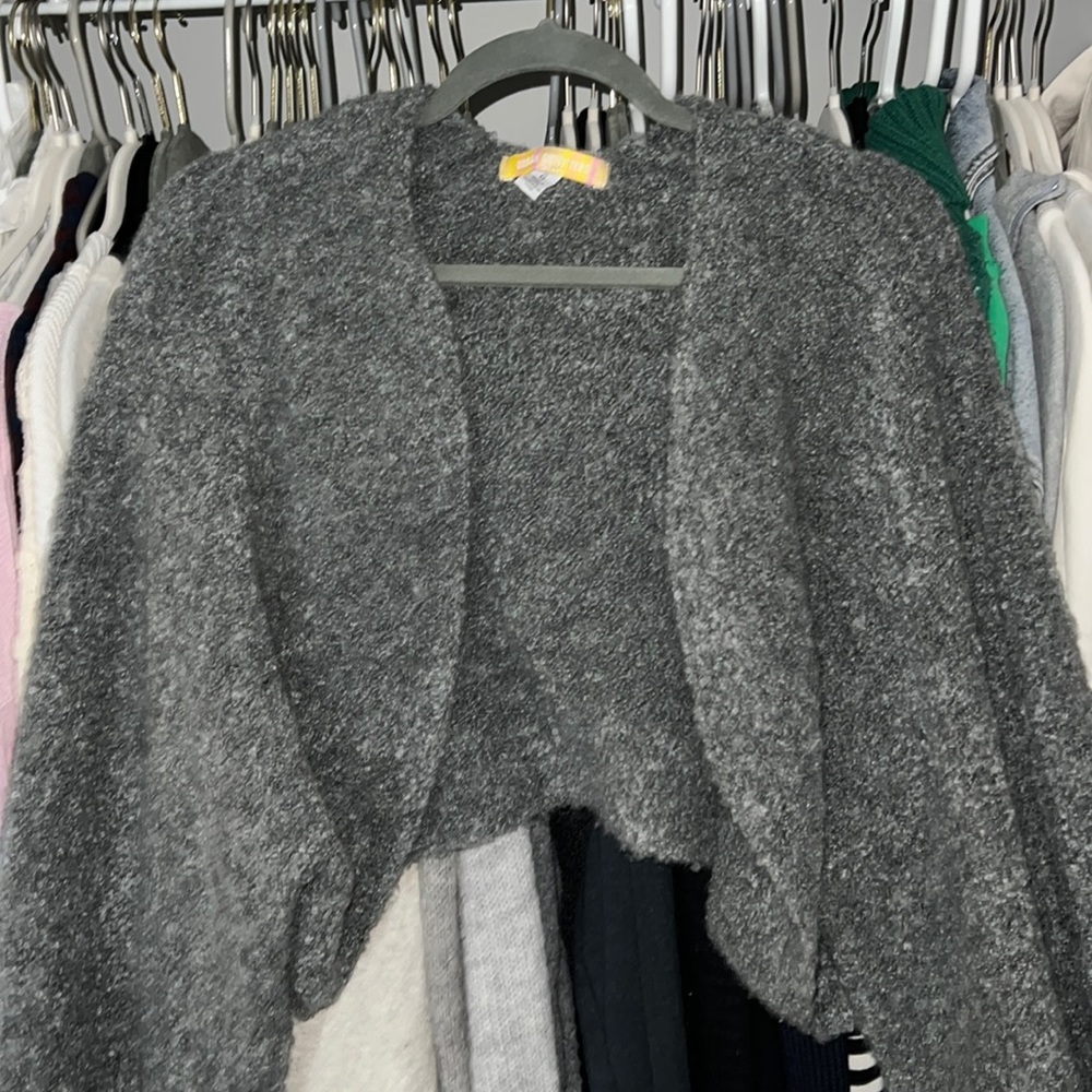 URBAN OUTFITTERS SHRUG